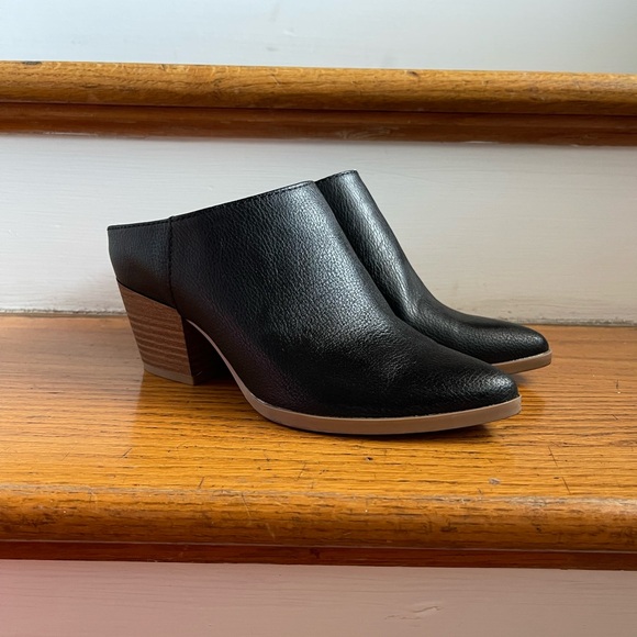 Universal Thread Black Mules - Picture 2 of 3